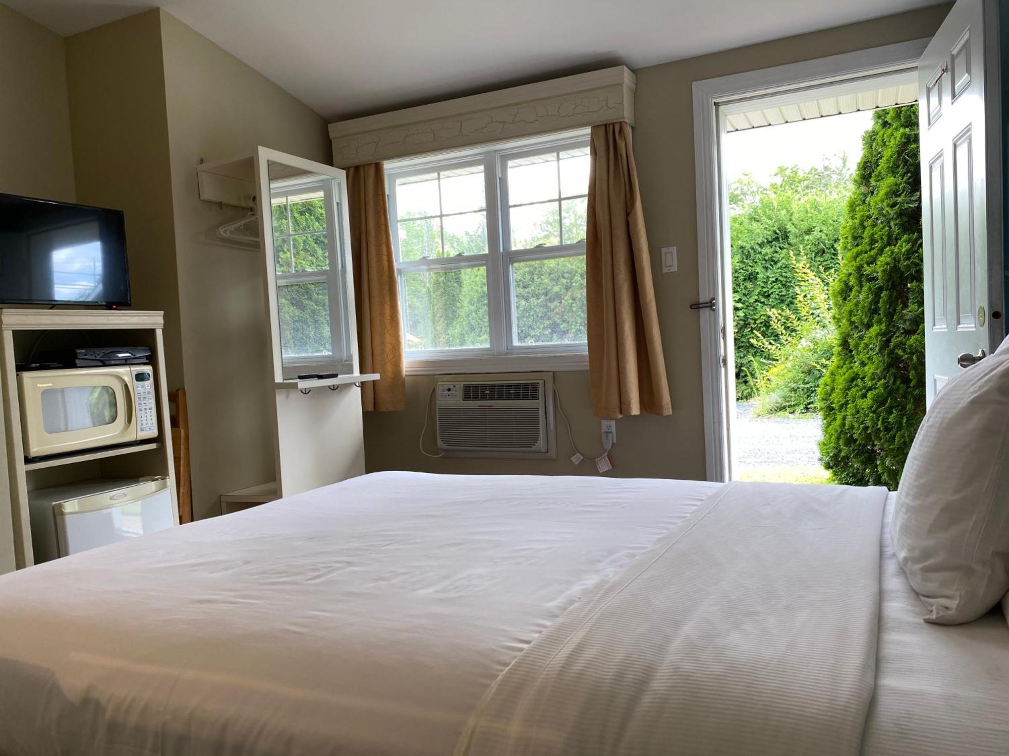 Motel Des Cedres แชร์บูร์ก ภายนอก รูปภาพ