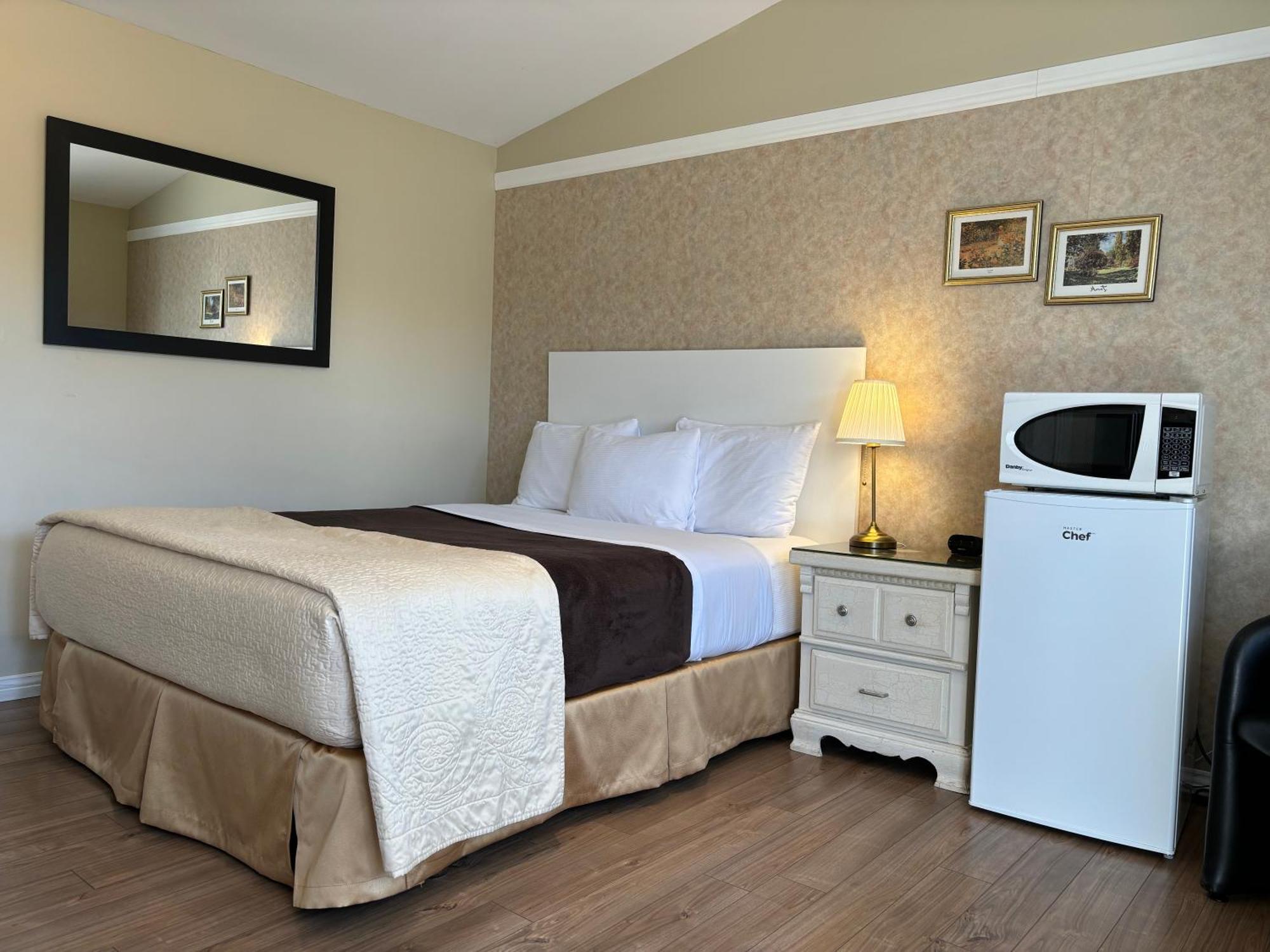 Motel Des Cedres แชร์บูร์ก ภายนอก รูปภาพ