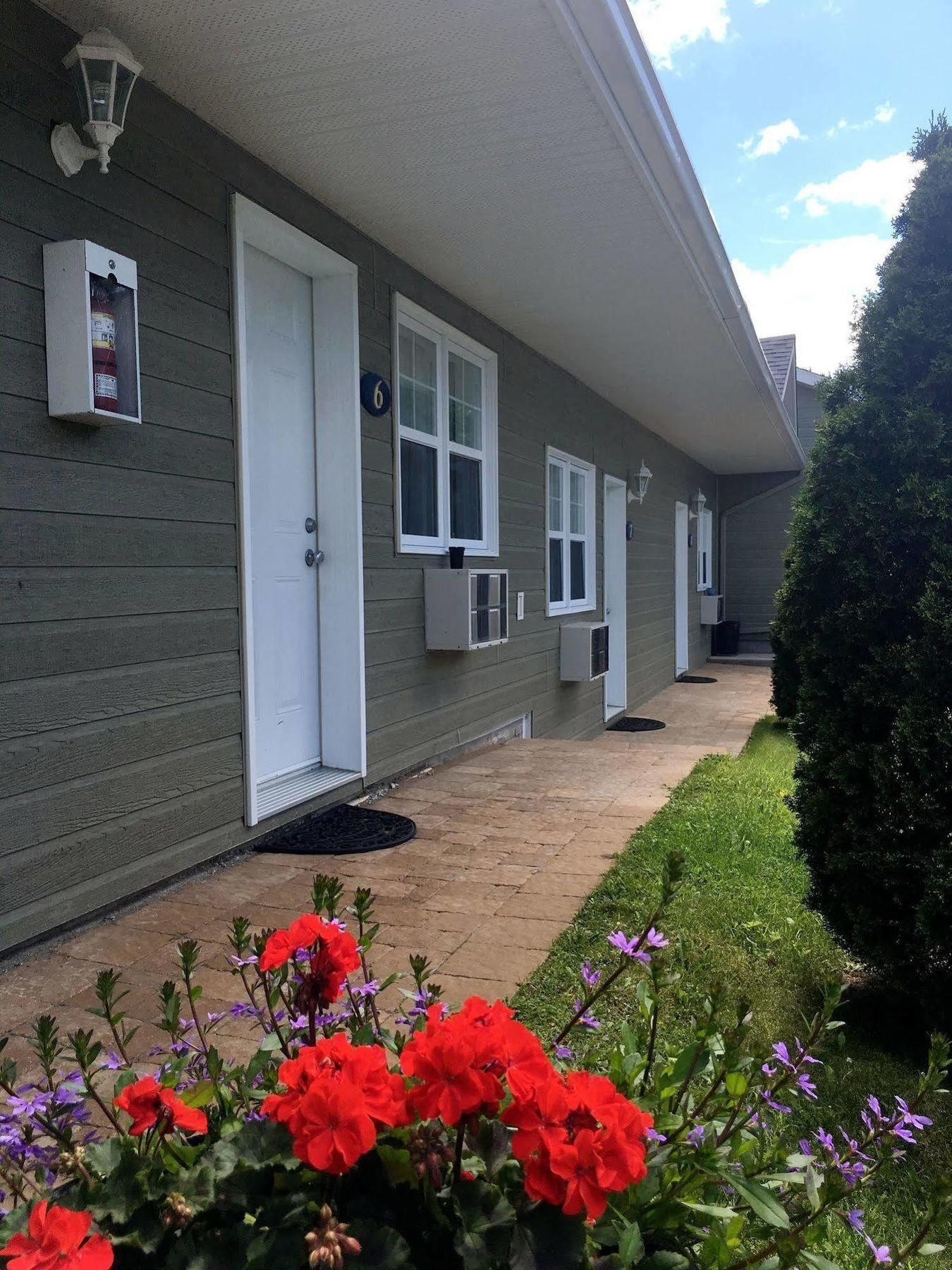 Motel Des Cedres แชร์บูร์ก ภายนอก รูปภาพ