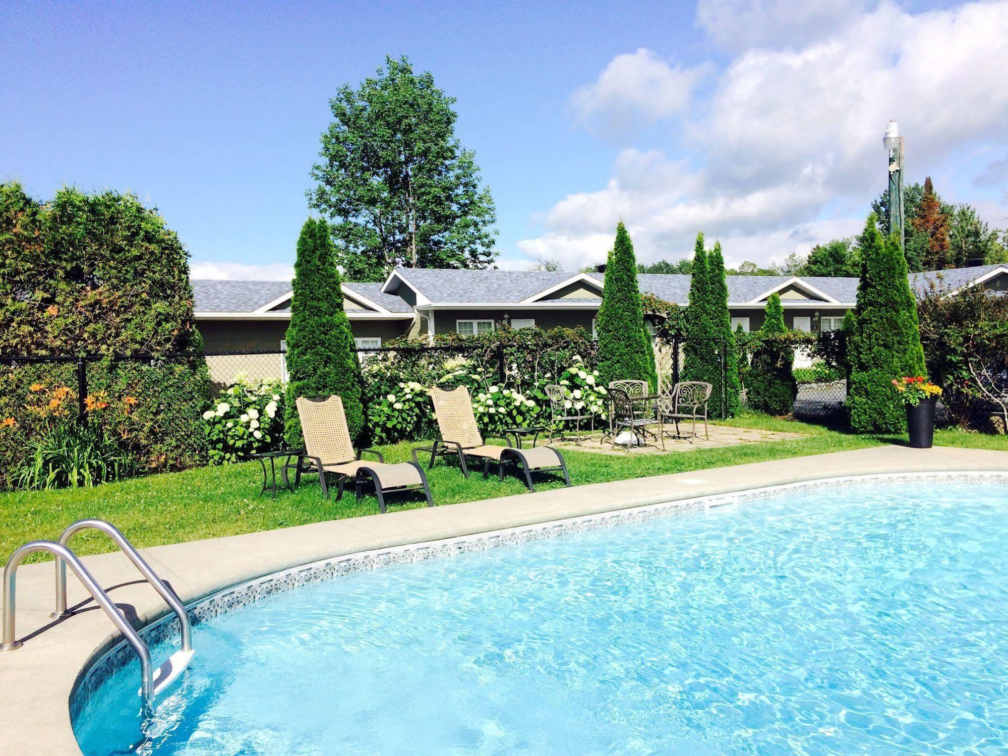Motel Des Cedres แชร์บูร์ก ภายนอก รูปภาพ