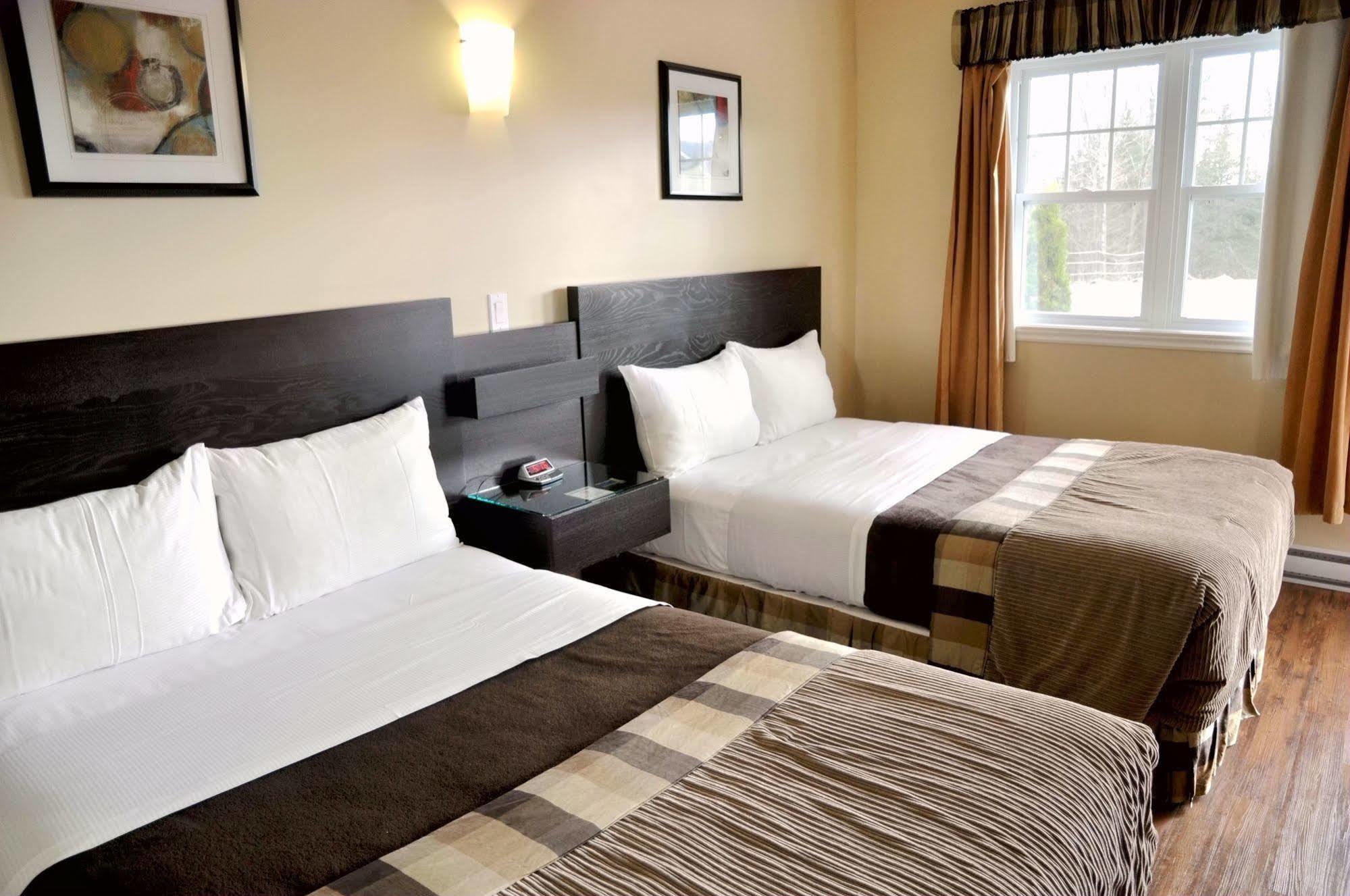 Motel Des Cedres แชร์บูร์ก ภายนอก รูปภาพ